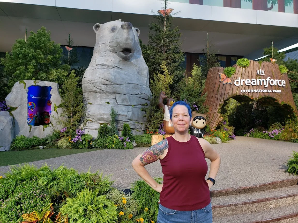 Photo of Skye Tyler in front of bear statue at Dreamforce 21